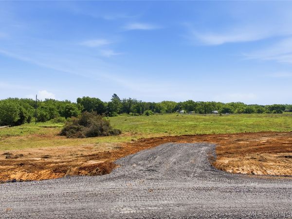 5201 W Lone Chimney Road, Glencoe, OK 74032