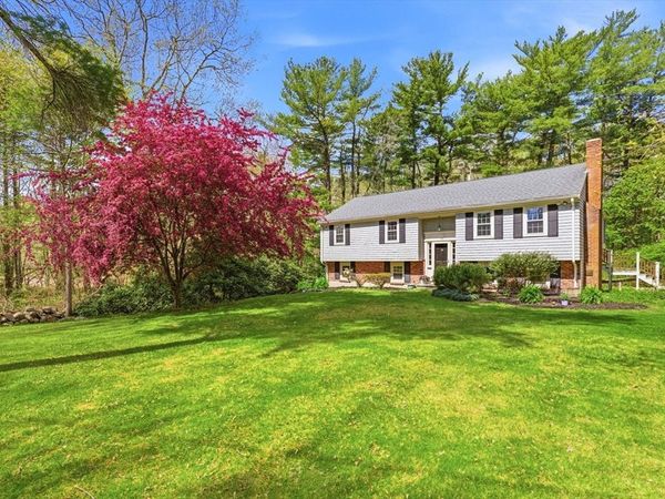 15 May Elm Ln, Norwell, MA 02061