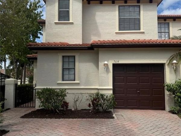 7614 Bristol CIR , NAPLES, FL 34120