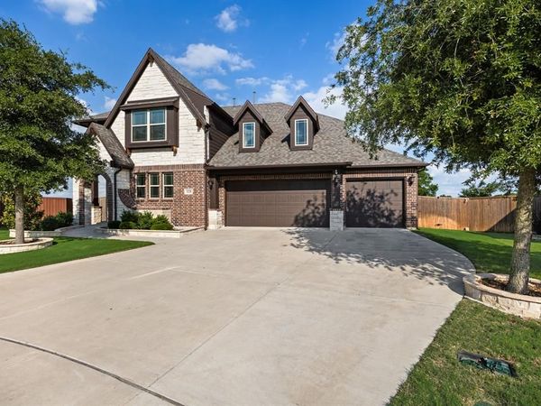 1128 English Oak Court , Burleson, TX 76028