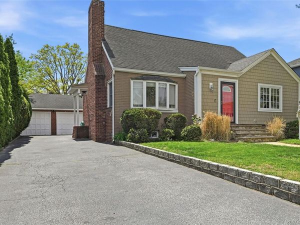 166 Abbey Street, Massapequa Park, NY 11762