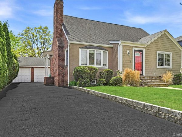 166 Abbey Street, Massapequa Park, NY 11762