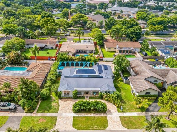 633 N Crescent Dr , Hollywood, FL 33021