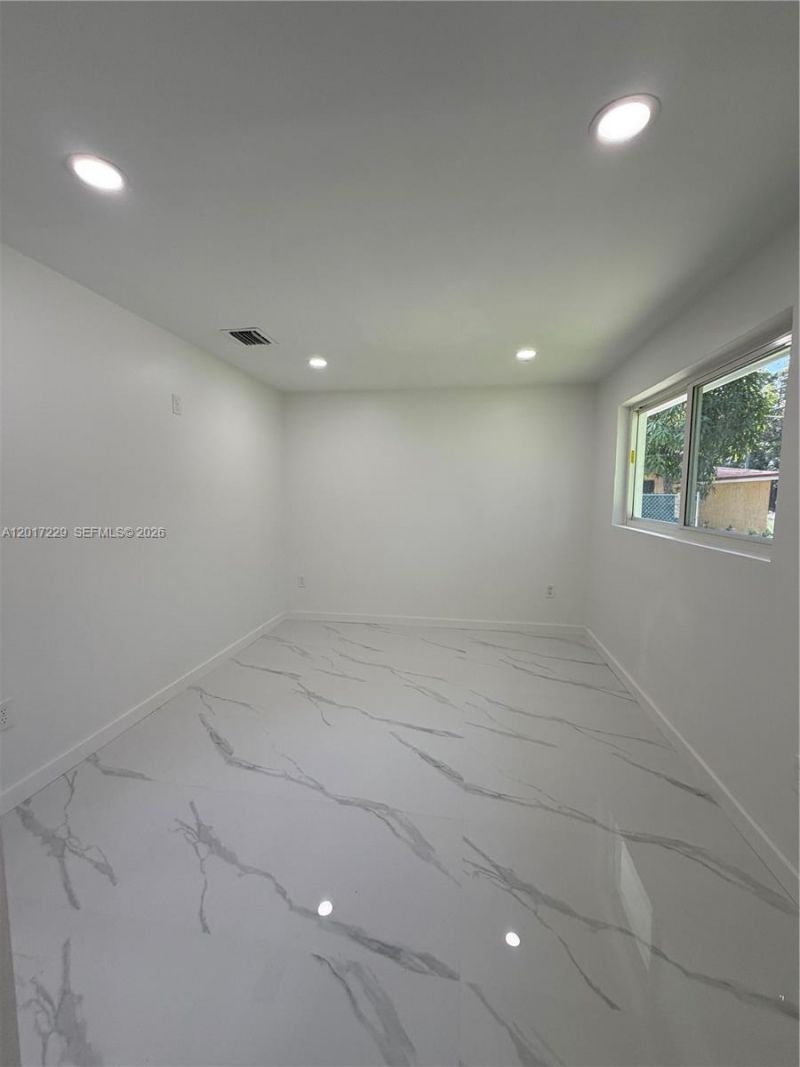6091 SW 64th Ter, South Miami, FL 33143 Photo