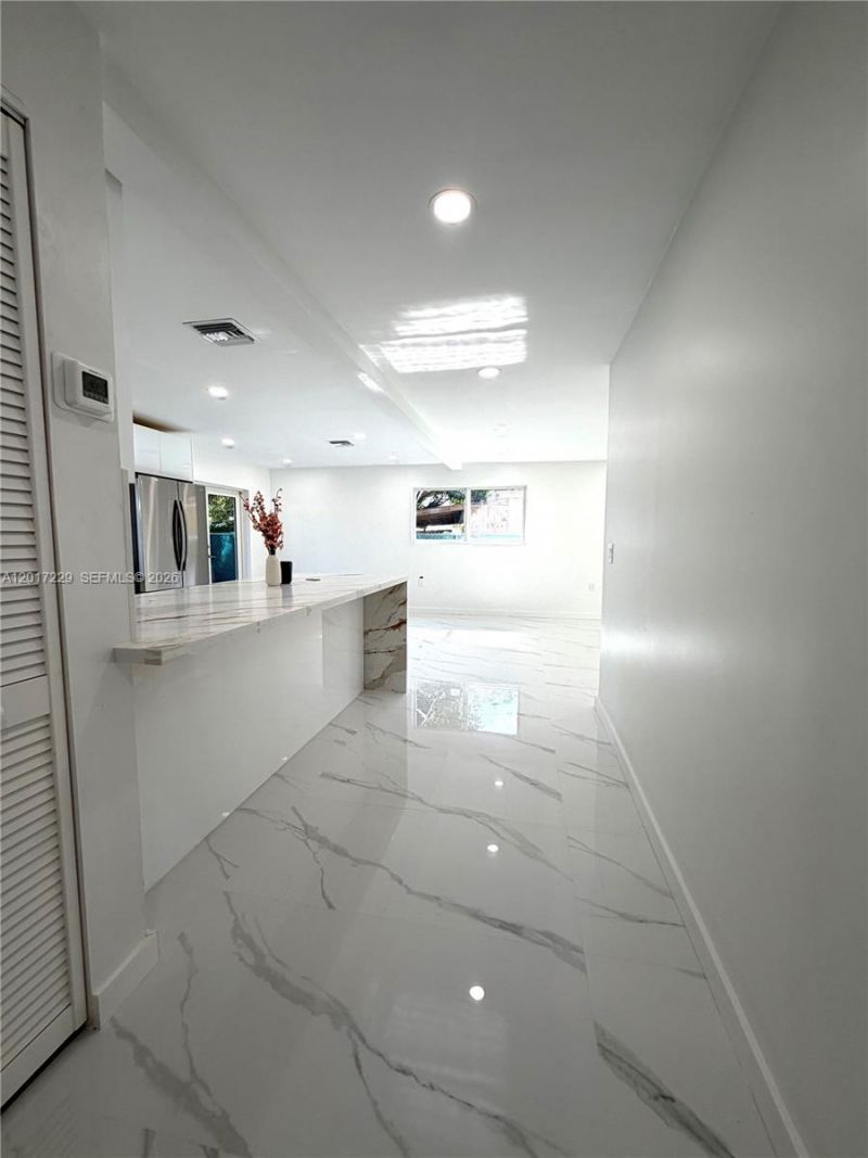 6091 SW 64th Ter, South Miami, FL 33143 Photo