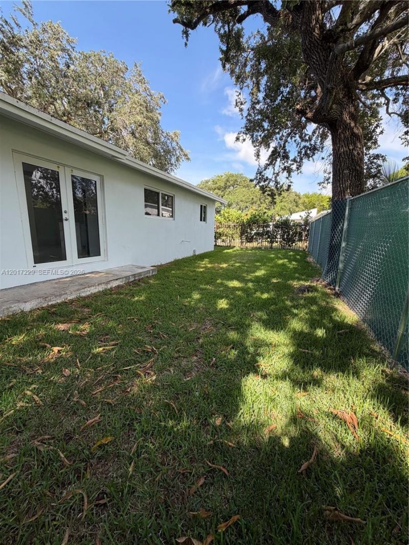 6091 SW 64th Ter, South Miami, FL 33143 Photo