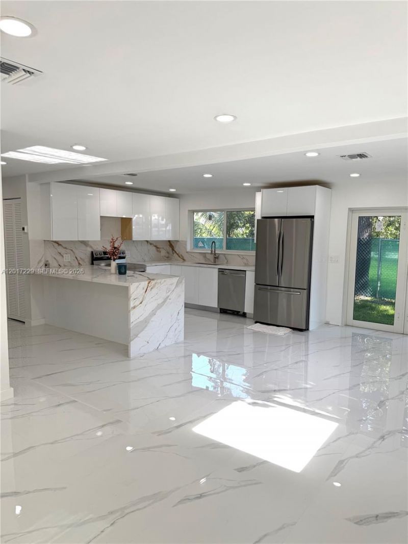 6091 SW 64th Ter, South Miami, FL 33143 Photo