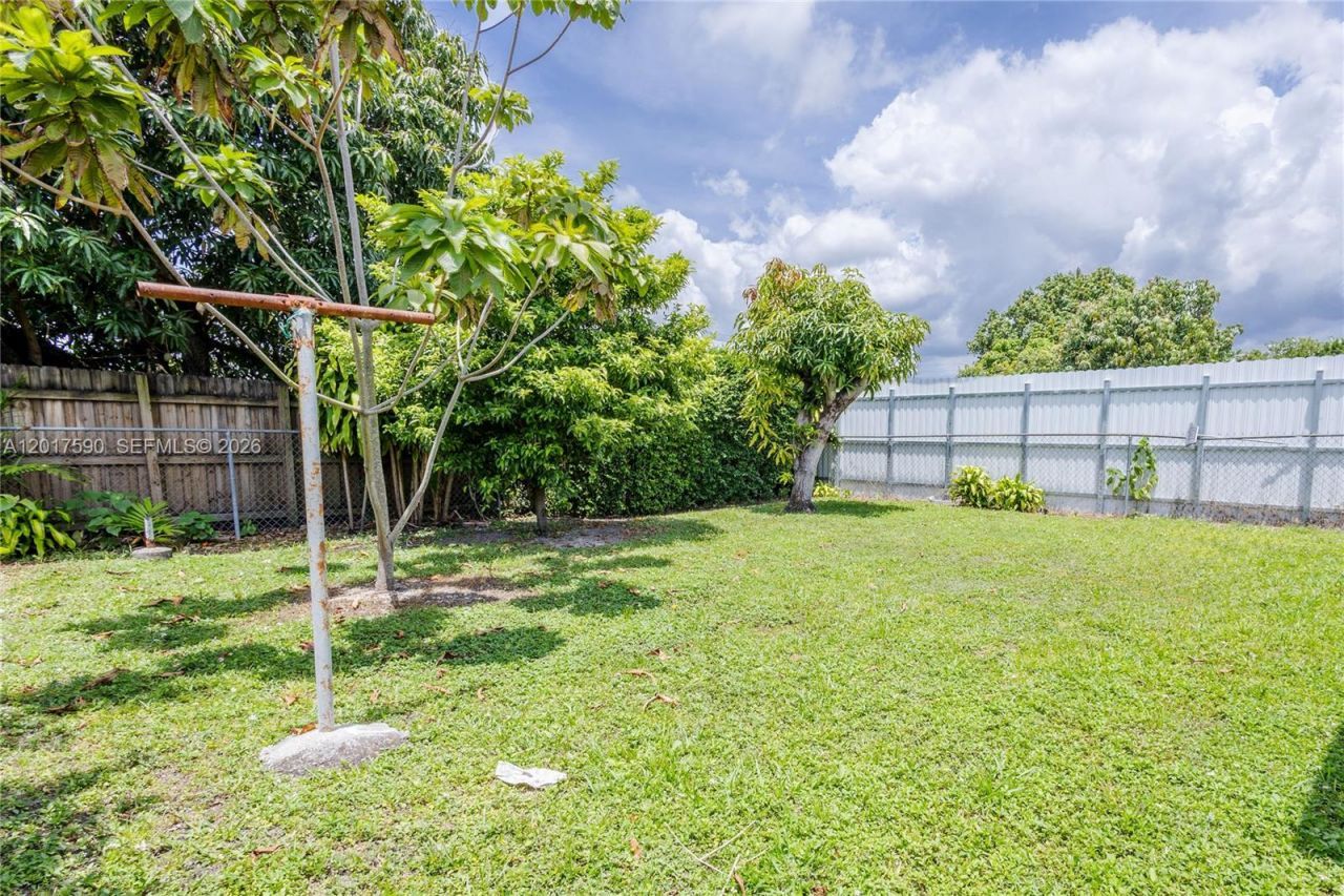 10 NW 60th Ct, Miami, FL 33126 Photo