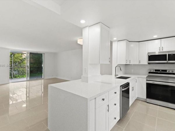 319 NE 14th Ave , Unit 201, Hallandale Beach, FL 33009