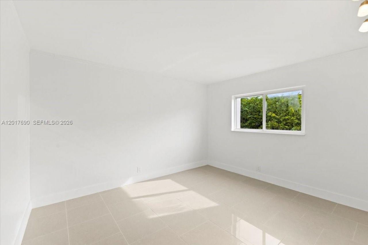 319 NE 14th Ave , Unit 201, Hallandale Beach, FL 33009 Photo