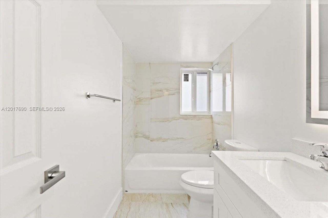 319 NE 14th Ave , Unit 201, Hallandale Beach, FL 33009 Photo