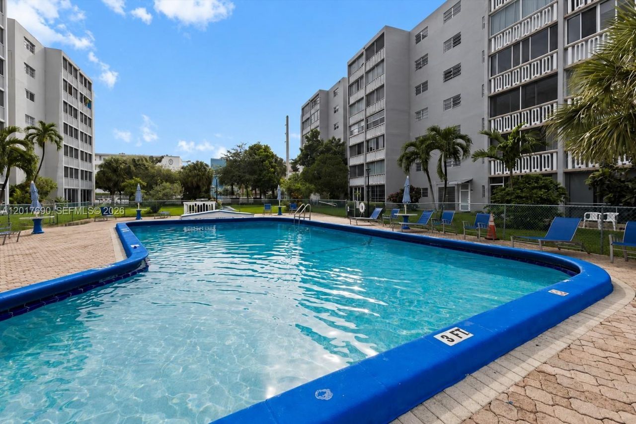319 NE 14th Ave , Unit 201, Hallandale Beach, FL 33009 Photo