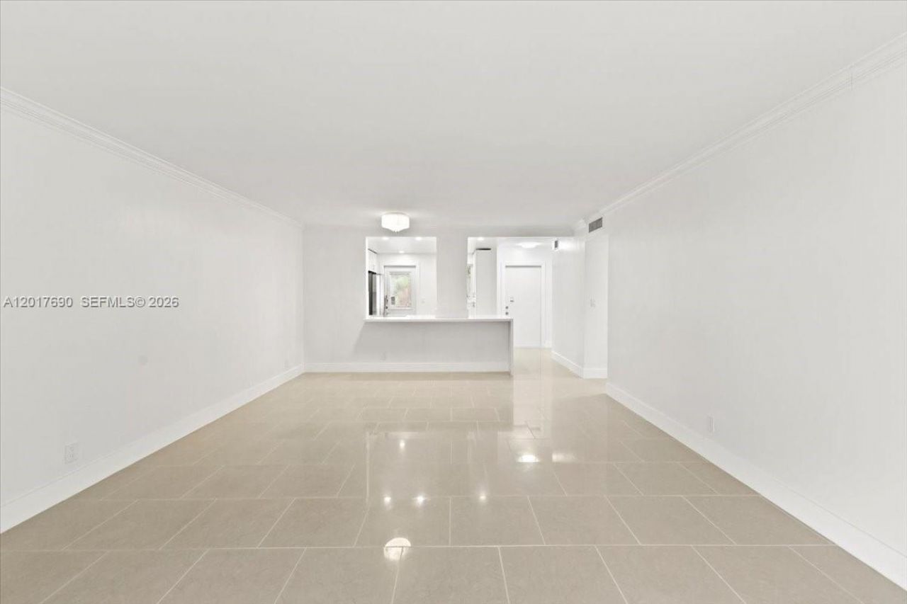 319 NE 14th Ave , Unit 201, Hallandale Beach, FL 33009 Photo