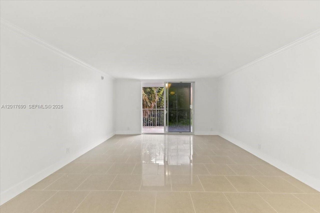 319 NE 14th Ave , Unit 201, Hallandale Beach, FL 33009 Photo