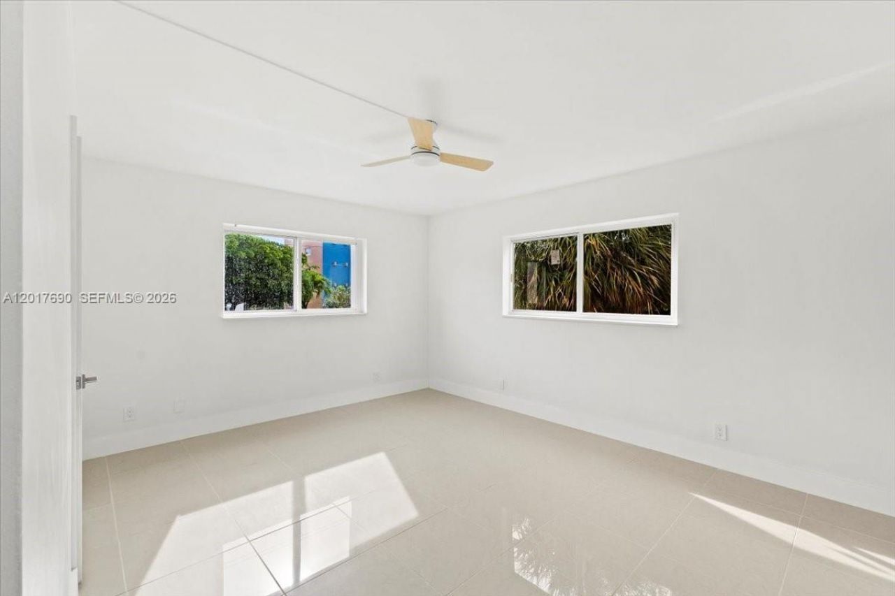 319 NE 14th Ave , Unit 201, Hallandale Beach, FL 33009 Photo
