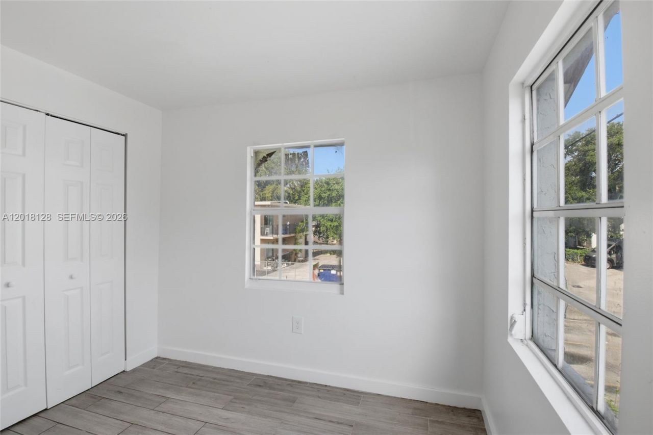 1035 NW 5th St , Unit 4, Miami, FL 33128 Photo