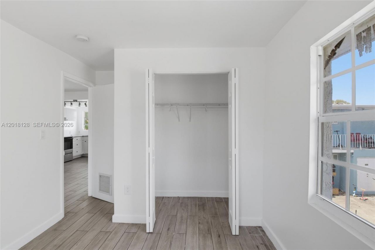 1035 NW 5th St , Unit 4, Miami, FL 33128 Photo