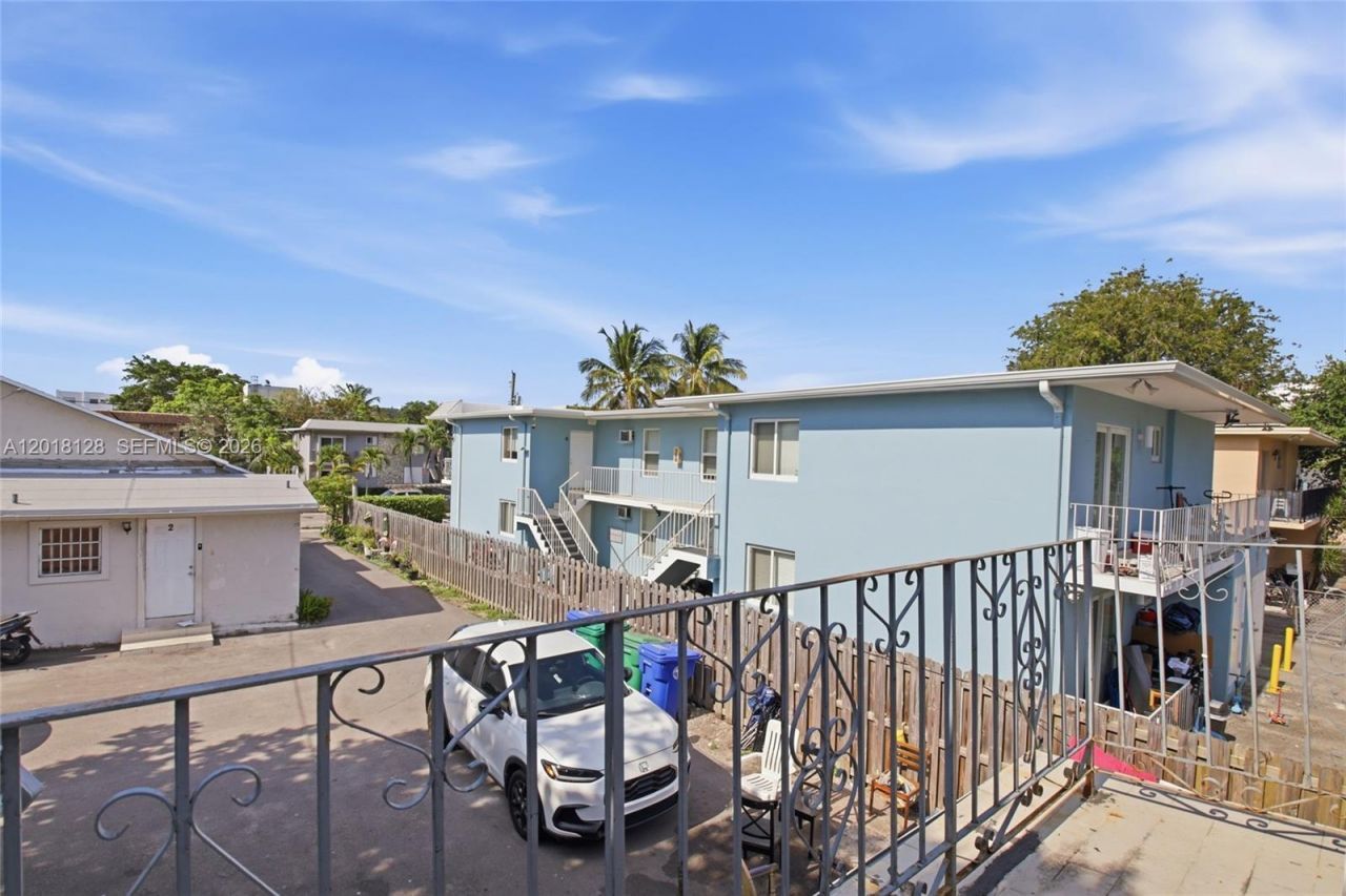 1035 NW 5th St , Unit 4, Miami, FL 33128 Photo