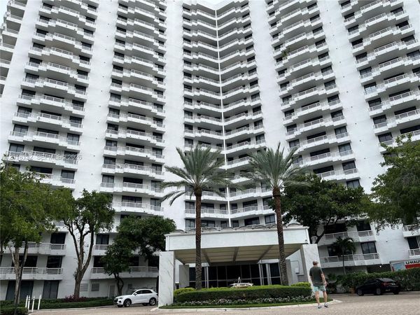 3300 NE 192nd St, Unit 206, Aventura, FL 33180