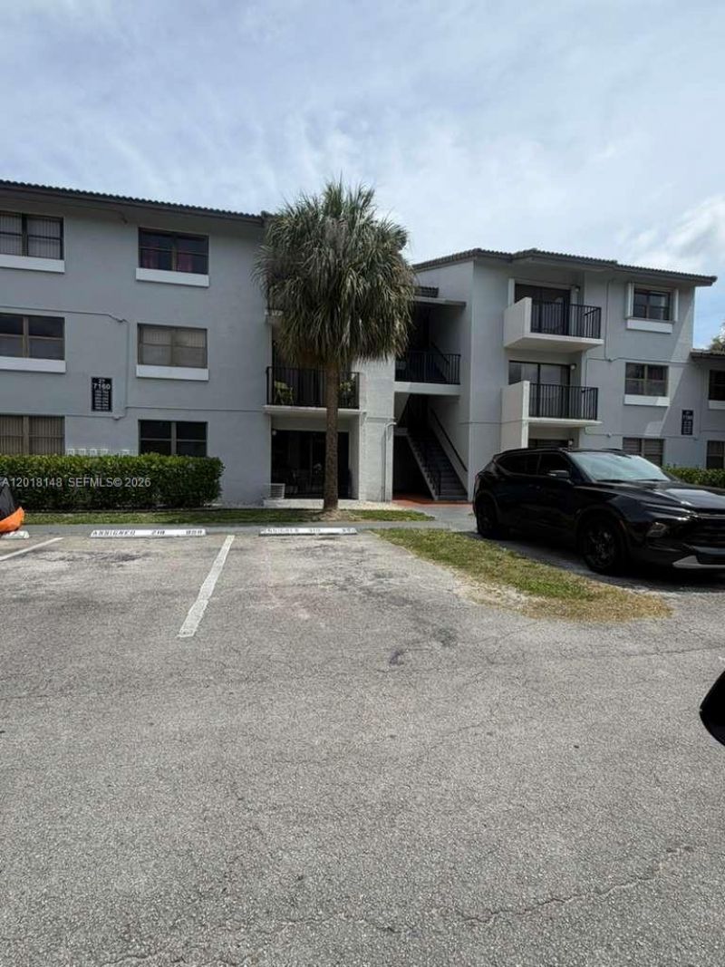 7160 NW 179th St, Unit 310, Hialeah, FL 33015 Photo