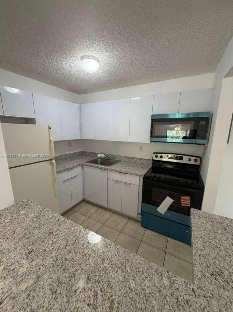 7160 NW 179th St, Unit 310, Hialeah, FL 33015 Photo