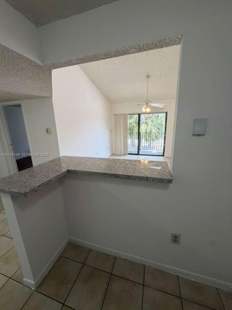7160 NW 179th St, Unit 310, Hialeah, FL 33015 Photo