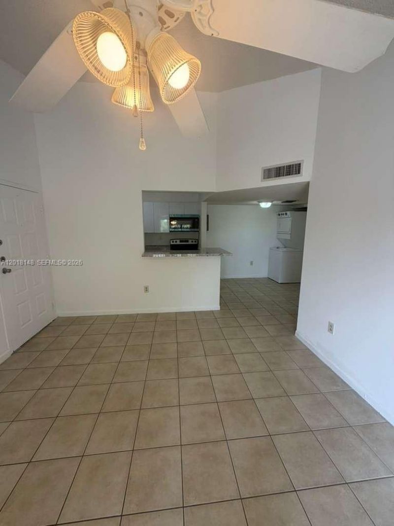 7160 NW 179th St, Unit 310, Hialeah, FL 33015 Photo