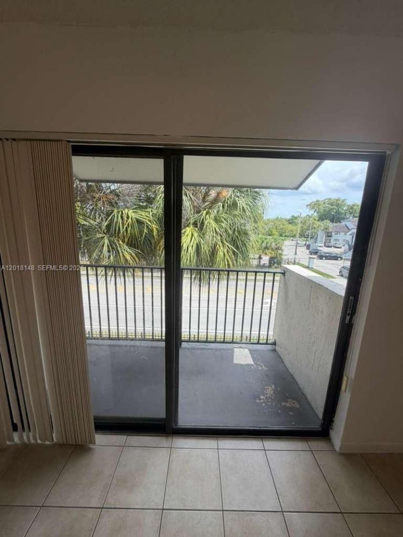 7160 NW 179th St, Unit 310, Hialeah, FL 33015 Photo