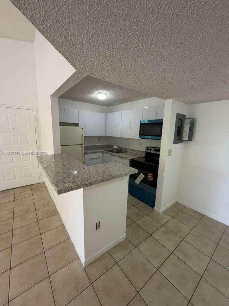 7160 NW 179th St, Unit 310, Hialeah, FL 33015 Photo