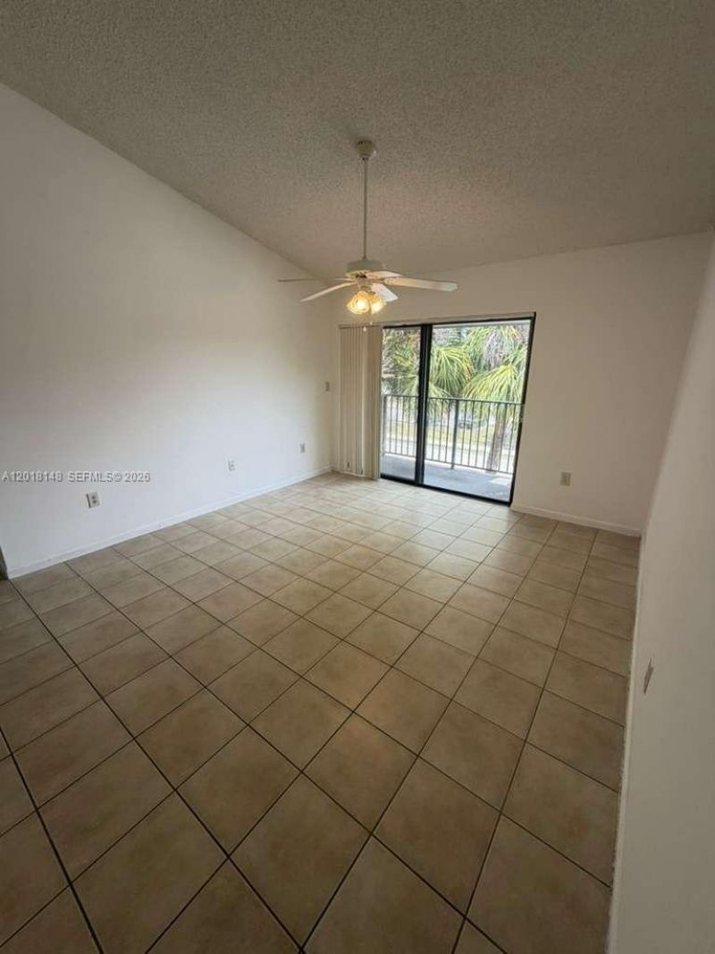 7160 NW 179th St, Unit 310, Hialeah, FL 33015 Photo