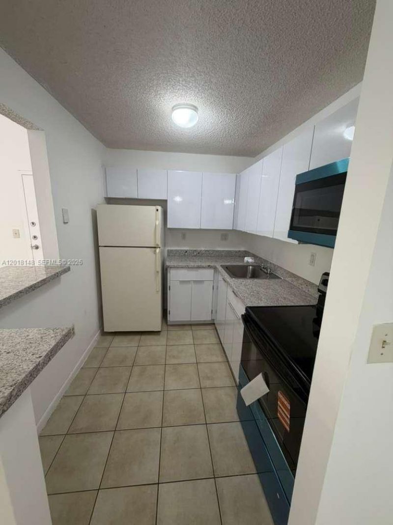 7160 NW 179th St, Unit 310, Hialeah, FL 33015 Photo