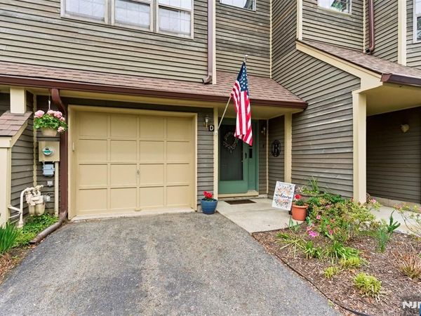 40 Lexington Lane D, Unit D, WEST MILFORD, NJ 07480
