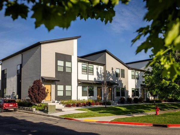 220 N SPRING CREEK PKWY , Providence, UT 84332