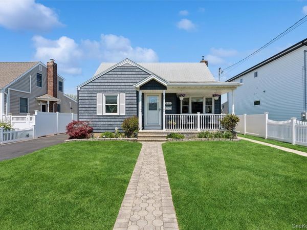 122 McKinley Avenue , North Bellmore, NY 11710