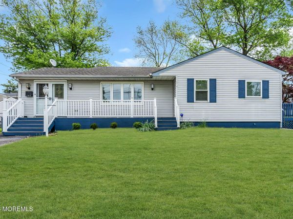 209 Ridge Avenue, Belford, NJ 07718
