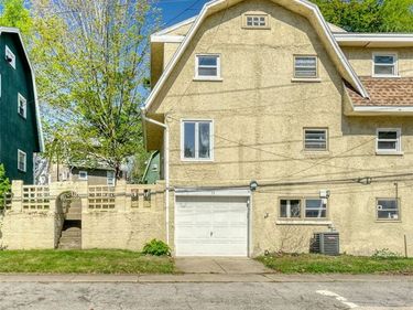15 Woodneath Cres, East Rochester, NY 14445