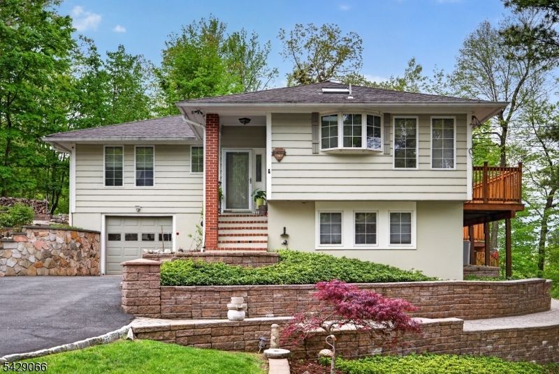 16 Columbus Rd, Sparta, NJ 07871 Main Photo