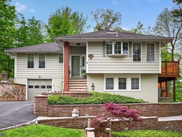 16 Columbus Rd, Sparta, NJ 07871