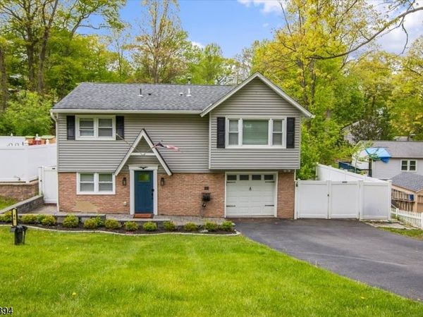 46 Fordham Trl, Hopatcong, NJ 07843
