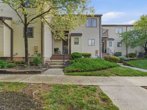 10 Cedar Ct, Raritan, NJ 08822