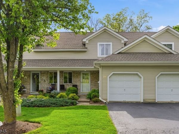 16 Pale Star Ct, Hardyston, NJ 07419
