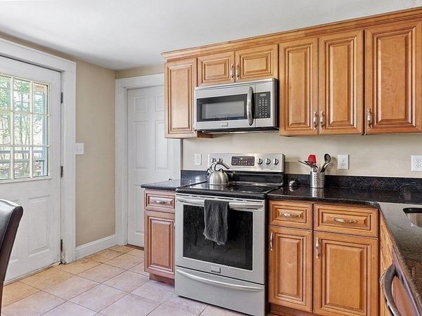 15-17 Stirling St, Andover, MA 01810