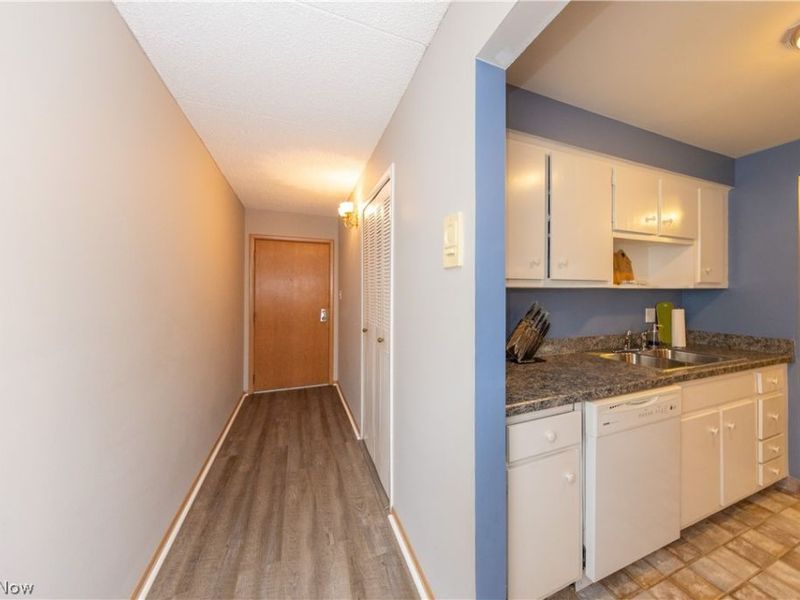 521 Tollis Parkway, Unit 288, Broadview Heights, OH 44147 Photo 3