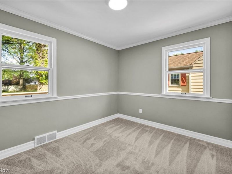 7198 Greenleaf Avenue , Parma, OH 44130 Photo 18