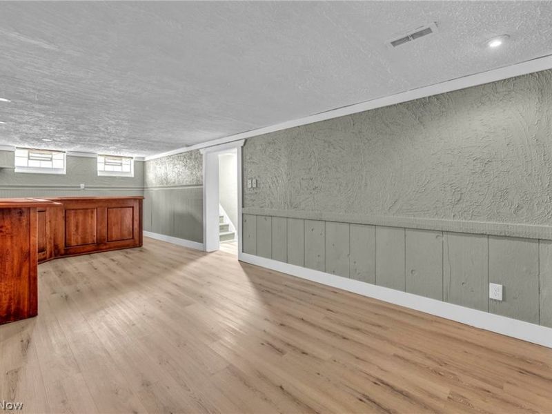 7198 Greenleaf Avenue , Parma, OH 44130 Photo 33