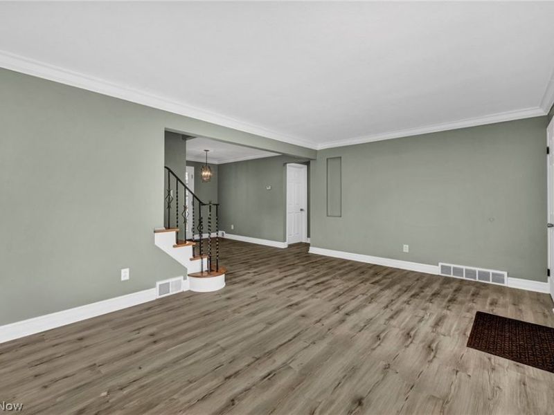 7198 Greenleaf Avenue , Parma, OH 44130 Photo 5