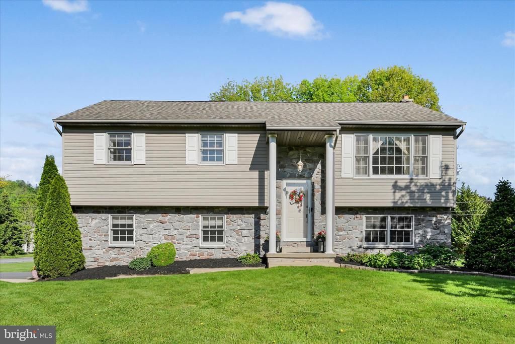 302 Grant Street, Reinholds, PA 17569 Main Photo