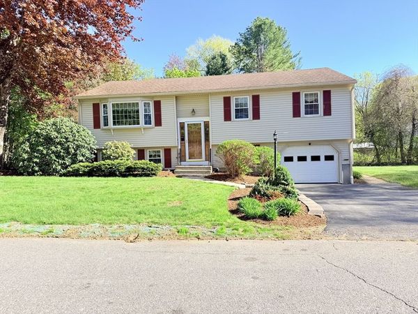 2 Cricklewood Dr, Leicester, MA 01524