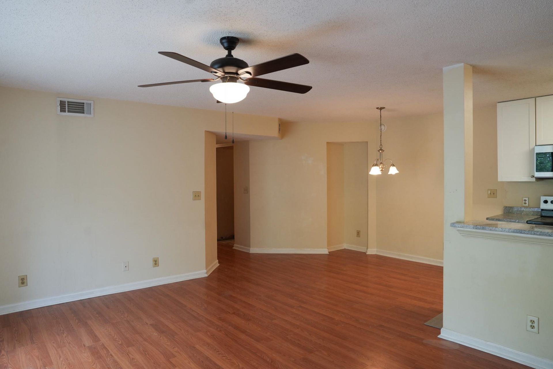 2210 Andover Dr.  Photo 4