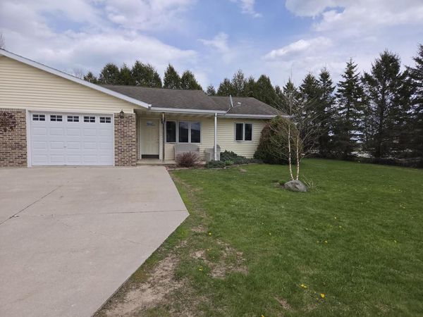 1004 Chrysler DRIVE, Mishicot, WI 54228